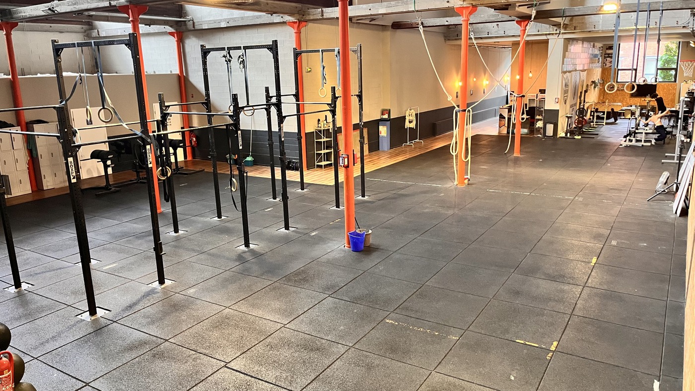 Pratiquer le CrossFit 100% en autonomie à Mulhouse dans l'espace FREE dédié de la box CROSSFIT MULHOUSE FACTORY.