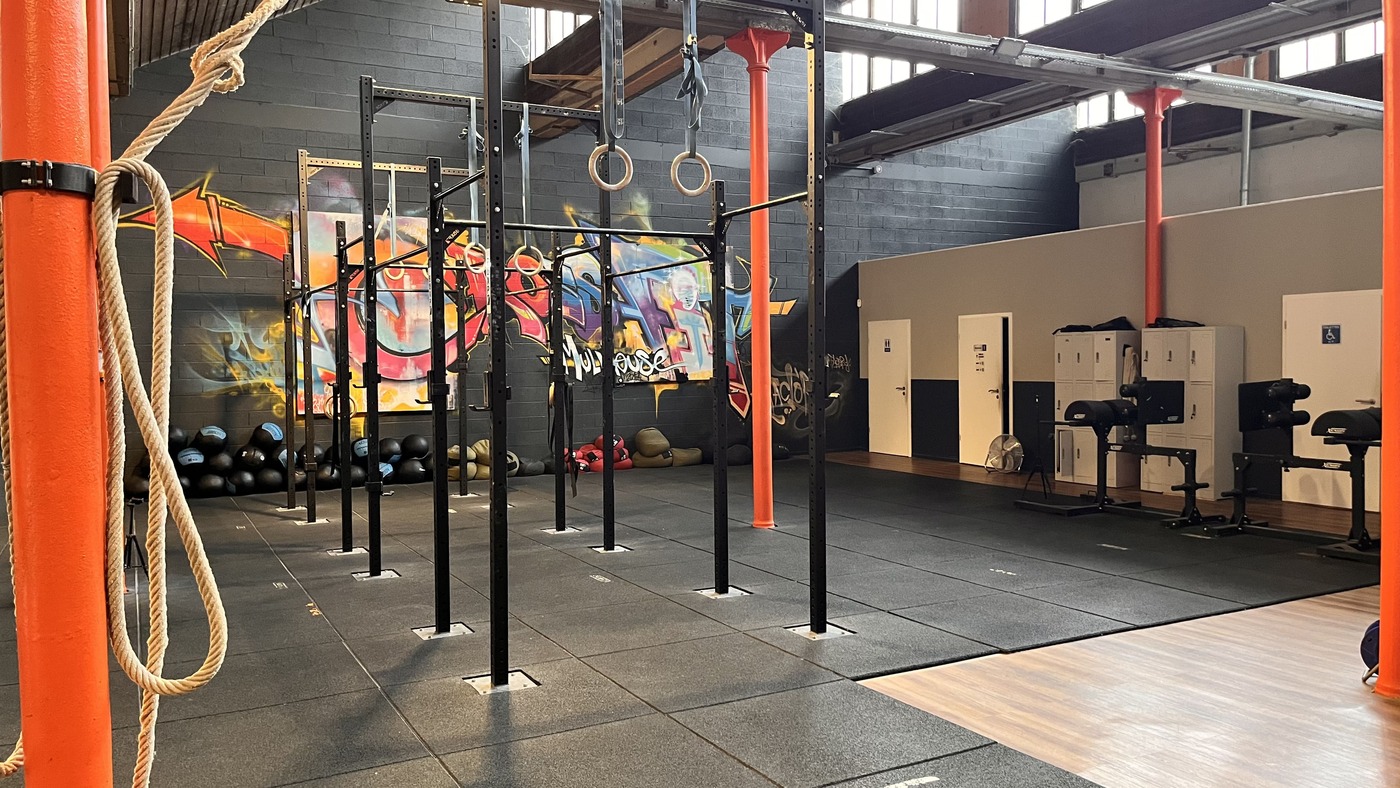 Venez découvrir ou pratiquer le CrossFit et l'HYROX dans le Haut-Rhin (68) à Mulhouse chez CROSSFIT MULHOUSE FACTORY.